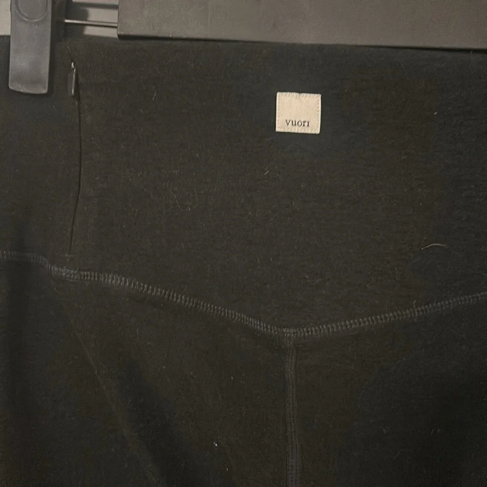 Vuori Classic Black Leggings - Picture 2 of 4